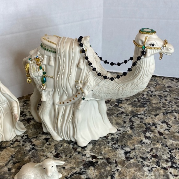 First Blessing Standing Camel Porcelain Nativity Christmas Figurines - Picture 14 of 16